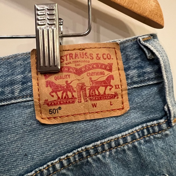 Levi’s 501 denim cutoff shorts size 30 waist - Picture 2 of 16